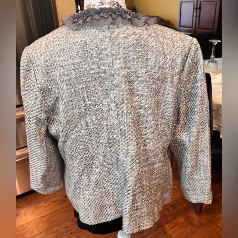 Mac & Jac Granite Gray Tweed Blazer with Frayed Trim and Tailored Fit - Picture 5 of 13
